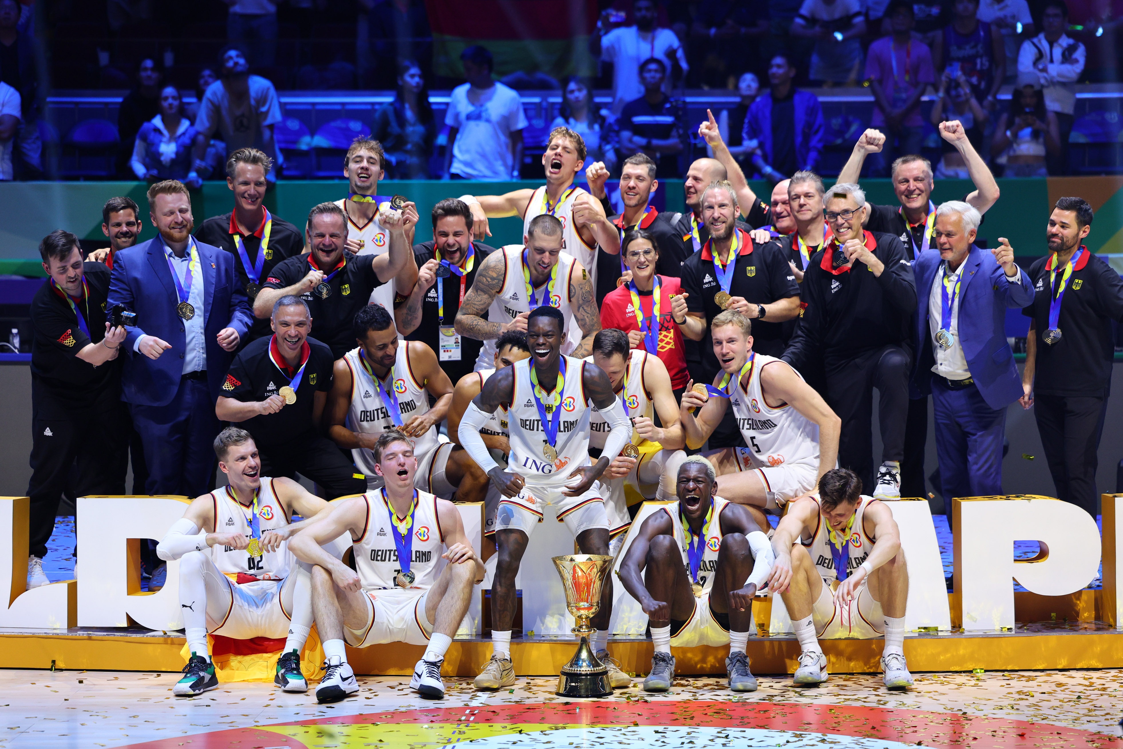 官方网站-待会还要比赛呢!德国篮协官方回忆庆祝世界杯夺冠两周年!