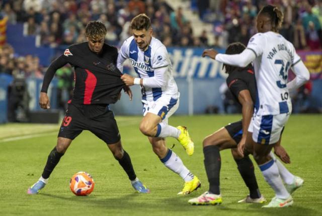 九游娱乐官网-靠乌龙球胜保级队,巴萨快撑不住了吗?